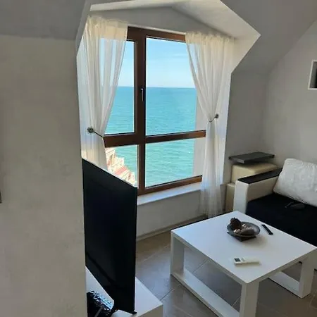 с изглед към морето в ла мер * Złote Piaski