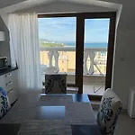 с изглед към морето в ла мер * Золотые Пески