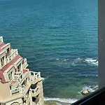 Appartement с изглед към морето в ла мер