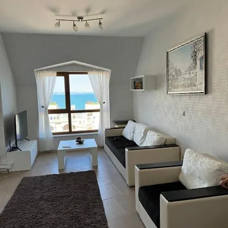 с изглед към морето в ла мер Apartment *