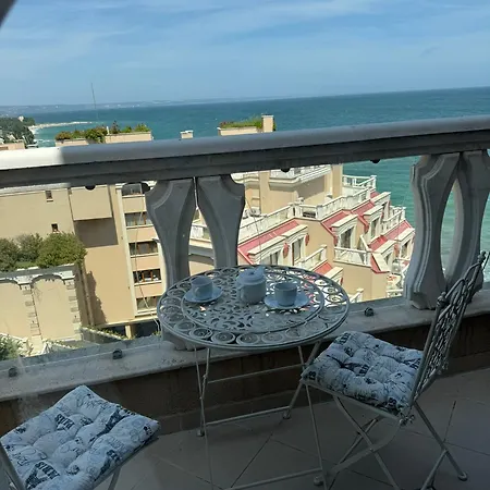 с изглед към морето в ла мер Apartament *