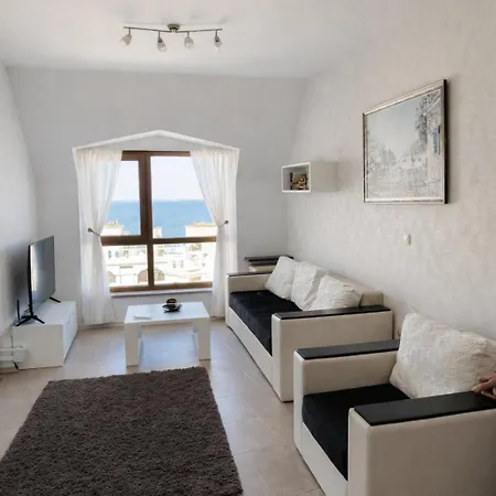 с изглед към морето в ла мер *