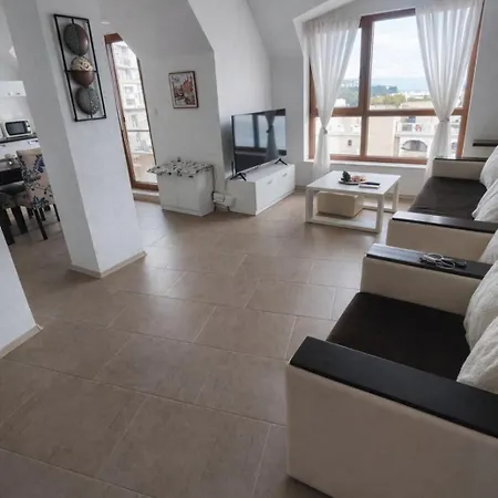 с изглед към морето в ла мер * Golden Sands