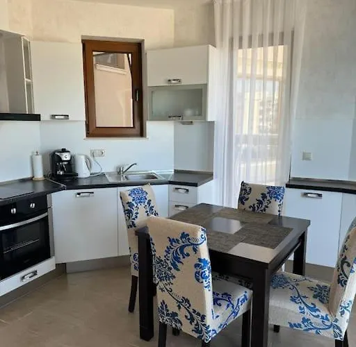 Appartamento с изглед към морето в ла мер