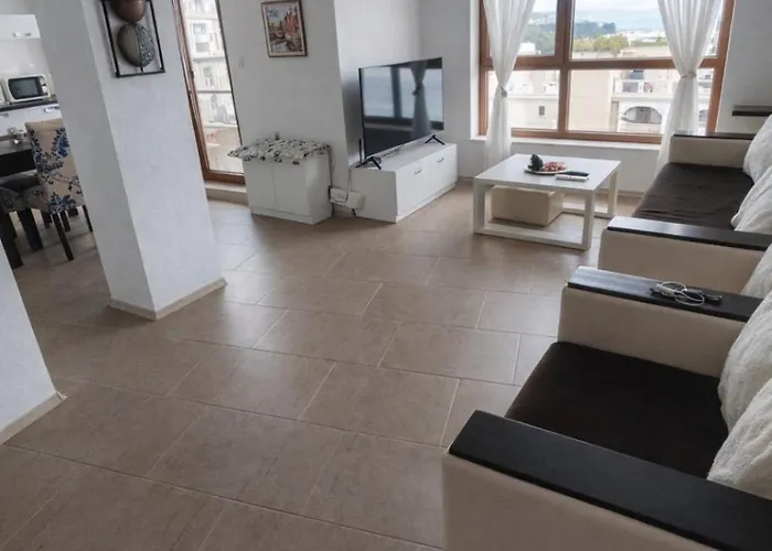 с изглед към морето в ла мер * Golden Sands